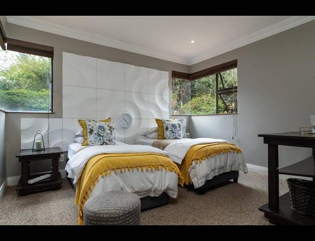 5 BEDROOM HOUSE FOR SALE IN ZIMBALI ESTATE